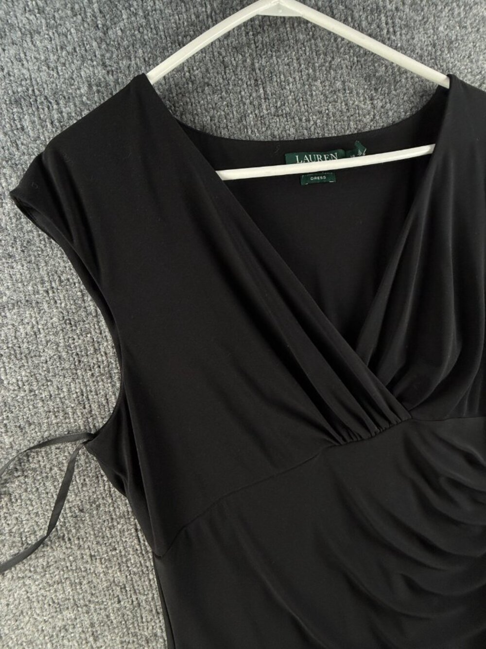 Lauren Ralph Lauren Black Dress Size Women 16 Stretch Sleeveless V Neck Knee - Picture 2 of 16